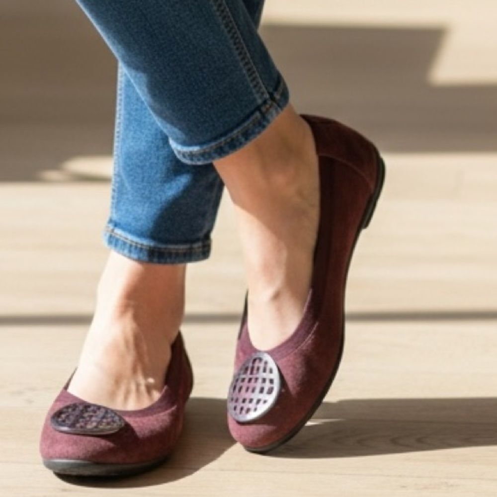 Clark’s Elegant Burgundy Ballet Flats